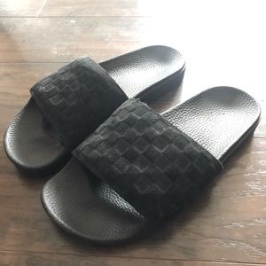 Volcom slides size 7.